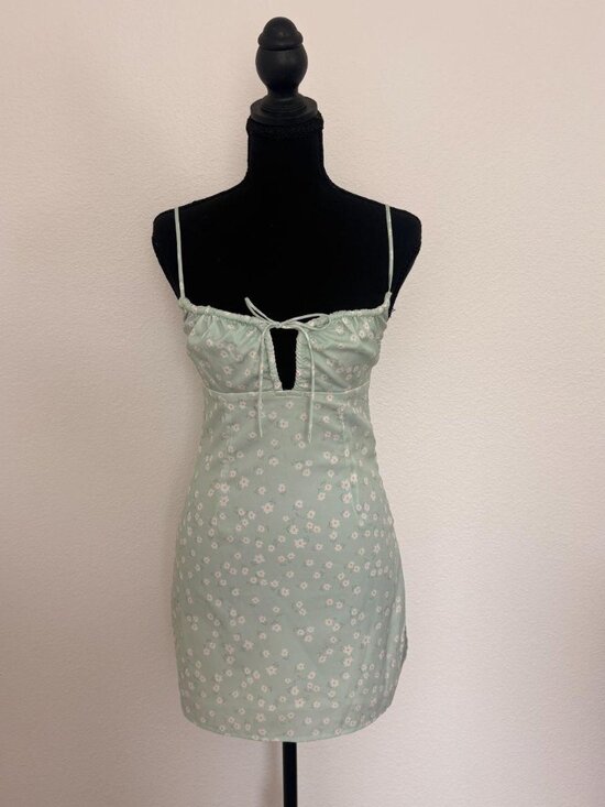 Princess Polly Dresses & Skirts - Princess Polly mini dress 🌼 (Size 2)